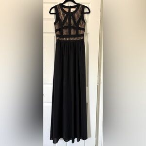 En Crème Elegant Black With Lace Detail Evening Gown. Fully lined